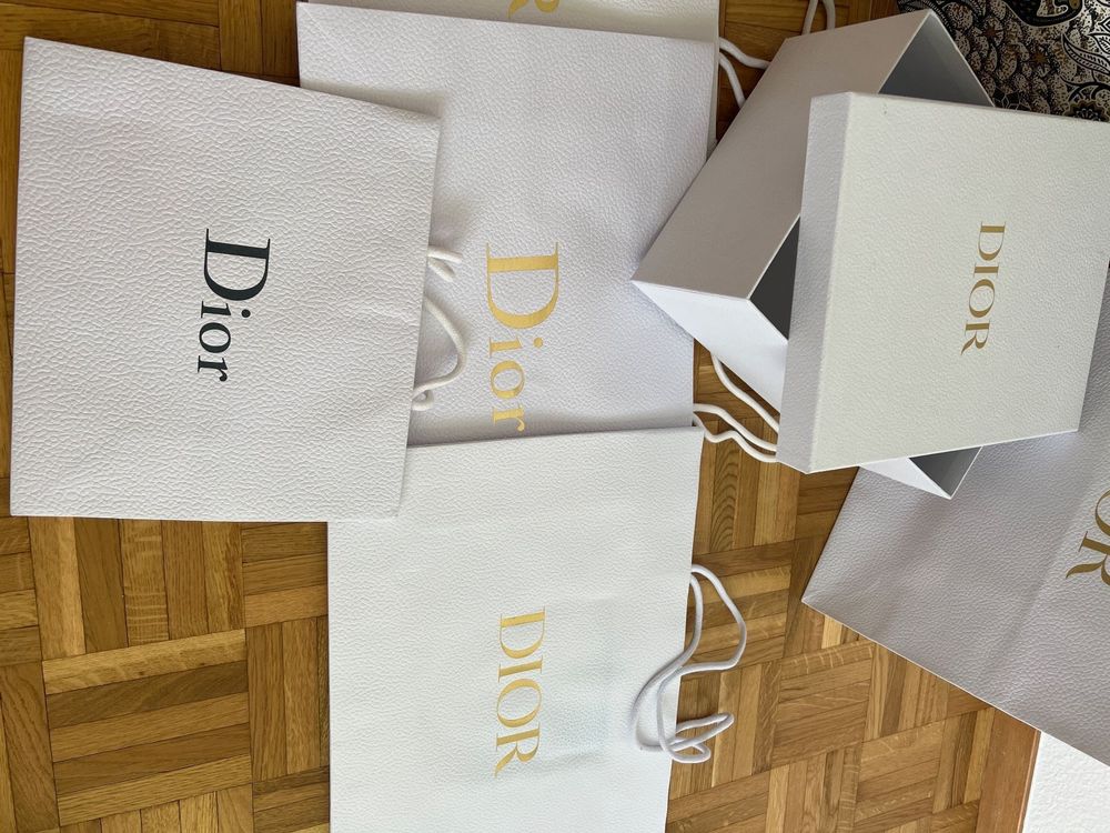 Sac cabas papier Dior 6 pi ces et 1 Cartons Acheter sur Ricardo