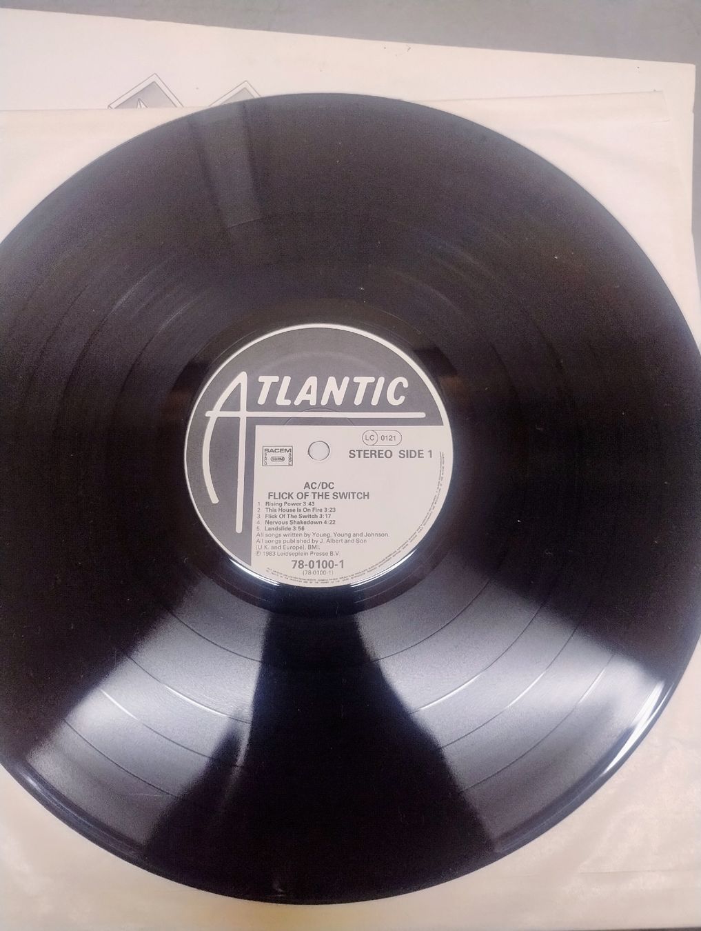 Dischi in vinile: Lot vinyles d AC/DC  – Usato da Martigny venduto da jul_7s5x 9
