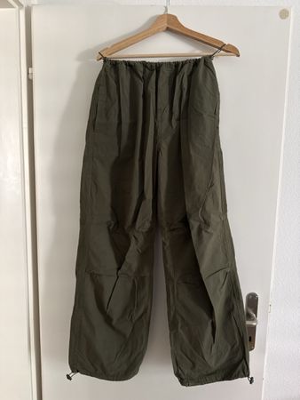 Hose olive Grösse M mit Gummizug und Kordel neu