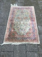 Kleiner defekter Seidenteppich aus dem vermutlich Iran