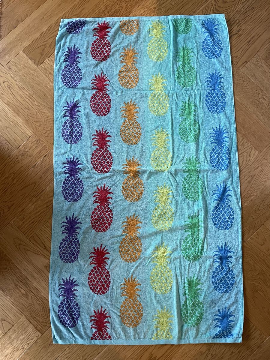 Serviettes de bain: Rainbow Pineapple Beach Towel – D'occasion à Zürich par cel_8yfx 1