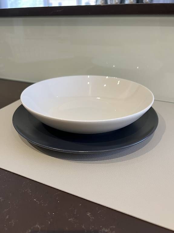 Set di piatti: IKEA Geschirr 64teilig – Usato da Luzern venduto da ald_db9d 2