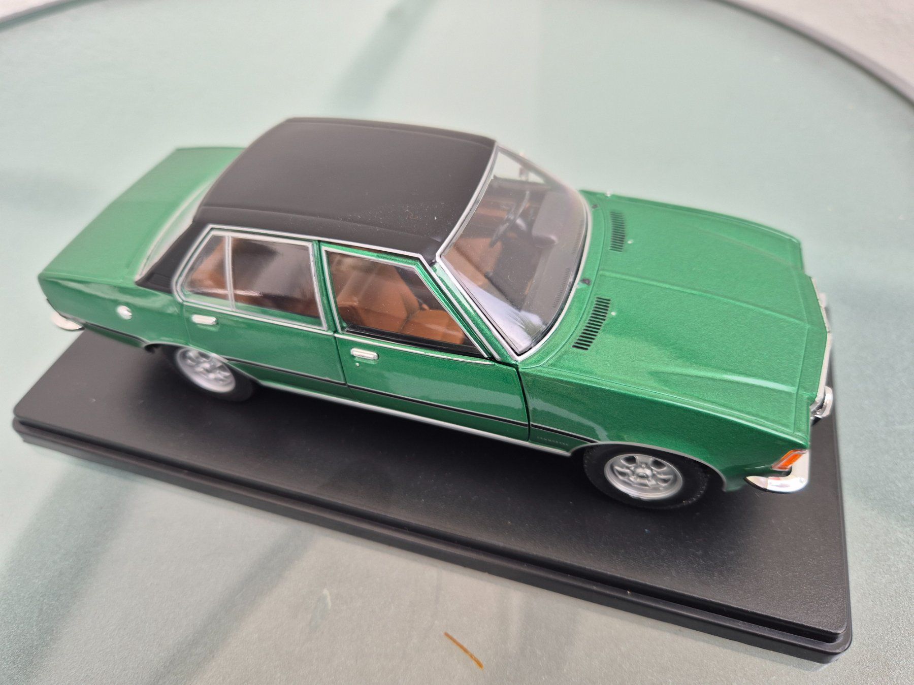 Opel Voitures modèles: Opel Commodore GSE 1:24 – D'occasion à Oberbuchsiten par laffite54 7