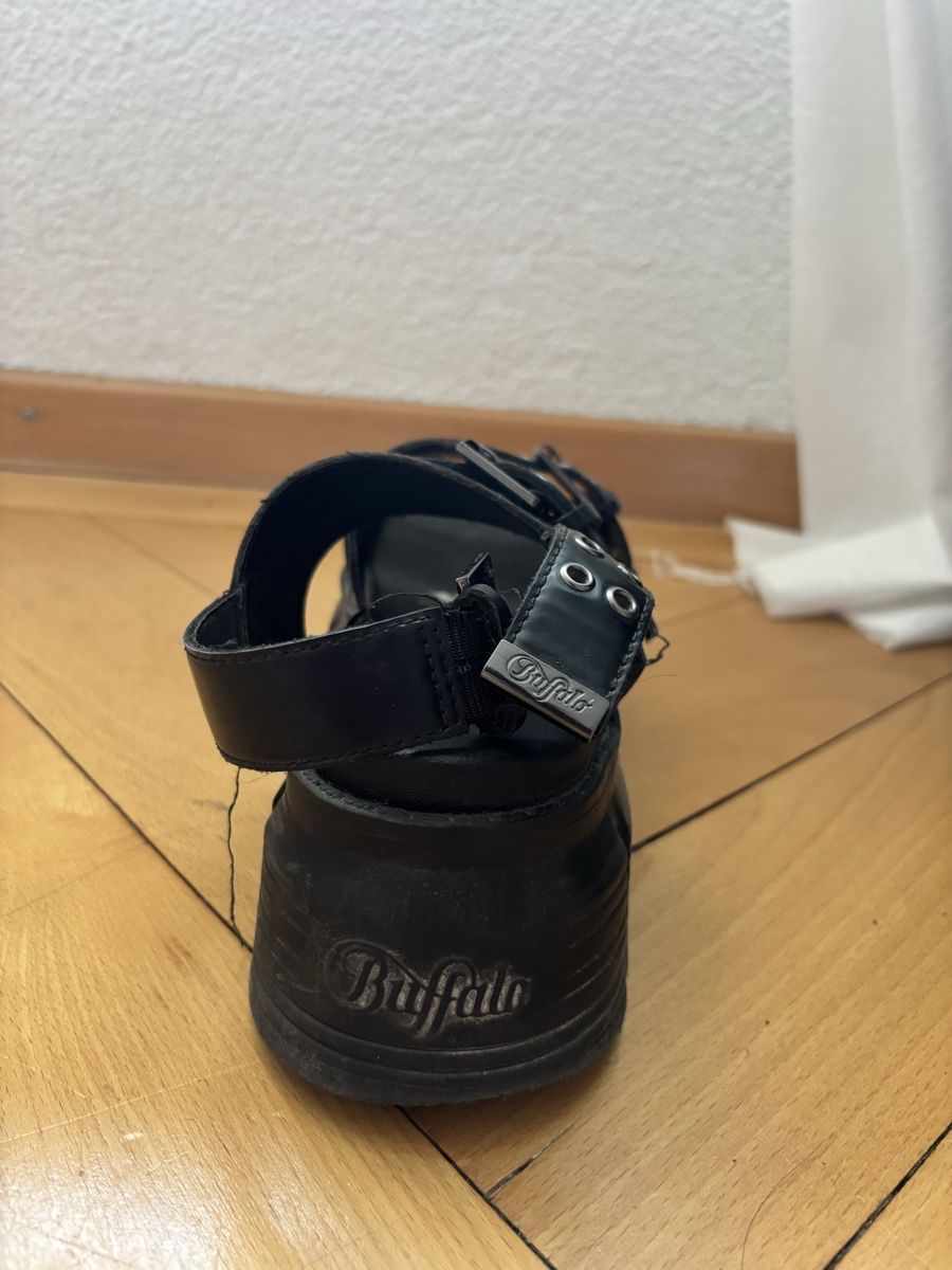 Buffalo Scarpe da uomo: Buffalo Plateausandalen black – Usato da Bern venduto da sereinasereina 3