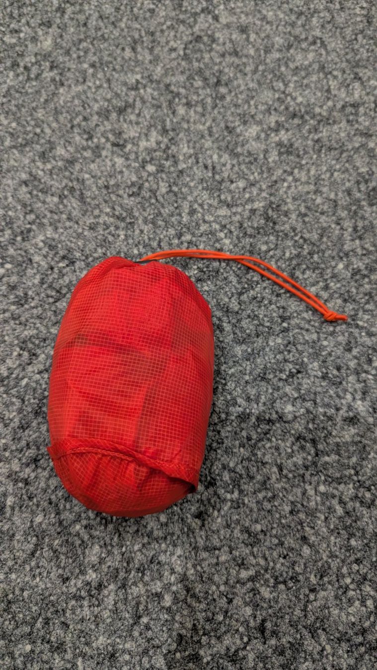 Vestes & Manteaux: Rote Regenjacke Grösse 104 – D'occasion à Frauenfeld par mf2_yb66 2