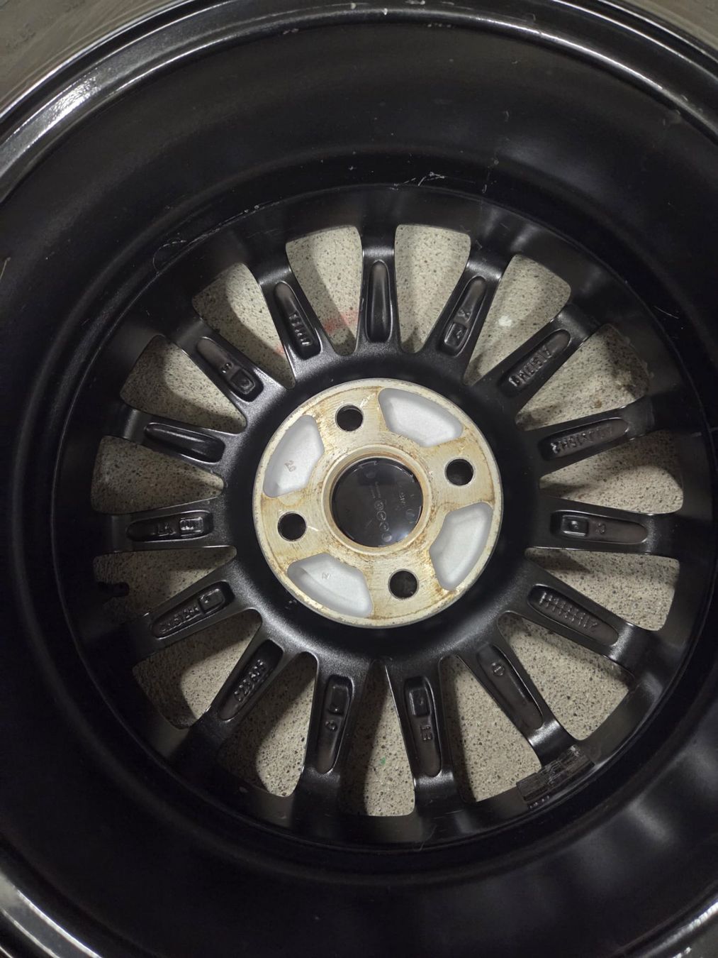 Kia Pneumatici & Ruote complete: Winterrad komplett – Usato da Kölliken venduto da sealmika 1