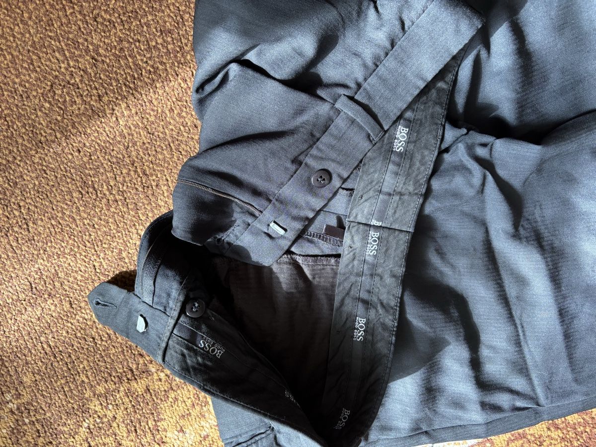 Hugo Boss Pantaloni: Hugo Boss trouser – Usato da Confignon venduto da Second_Hand_Ch 4