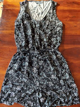 C&A Kurzer Jumpsuit / Hosenanzug Grösse 36 Blumenornamente