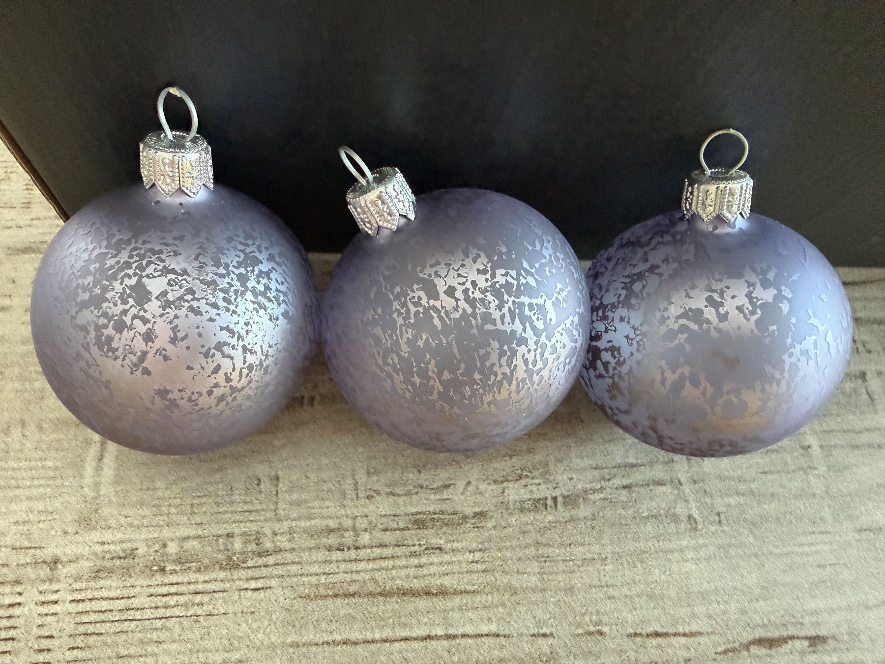 Alle Dekorationen: Weihnachtskugeln in der Farbe Flieder – Gebraucht aus Wolfwil von Inseider12 9
