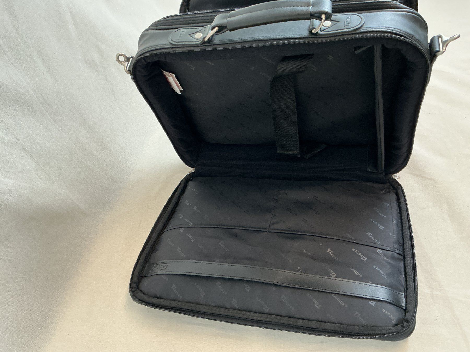 Targus Taschen: TARGUS Business / Laptop Tasche – Gebraucht aus Richterswil von Restwert_Richterswil 7