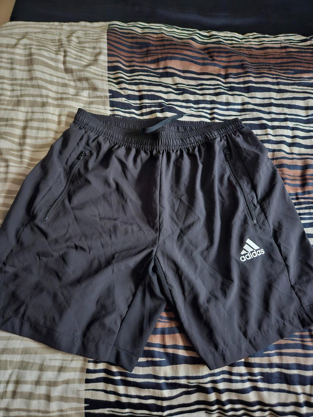 Adidas T-Shirts: ADIDAS T-Shirt und Hose – Neu (gemäss Beschreibung) aus Gommiswald von Bullhead 2
