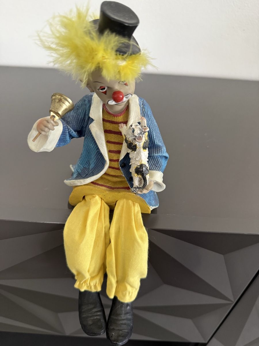Figurines: Clown mit Katze klein mit Stoffbeinen  – D'occasion à Pfeffikon LU par pepino17 1