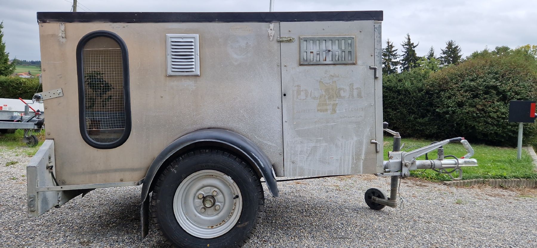 Rimorchi: REMORQUE TRANSPORT POUR 3 CHIENS – Usato da St. Ursen venduto da cpi23 1