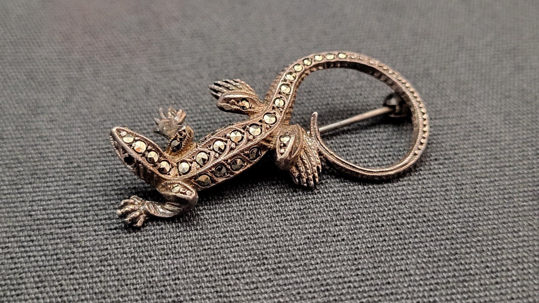 Broches & Aiguilles: Silber-Eidechsenbrosche mit Markasiten – D'occasion à Basel par spinne02