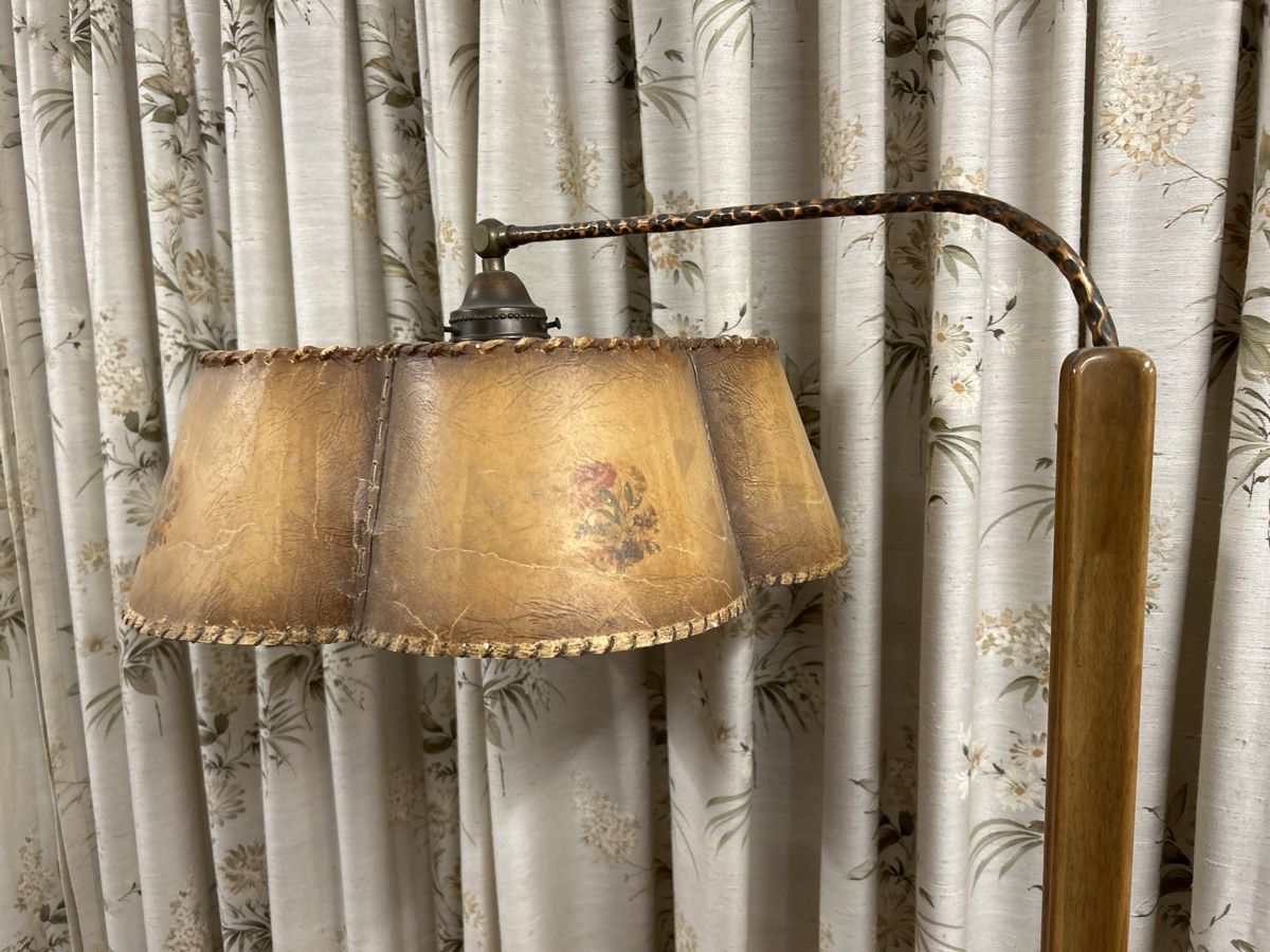 Lampade: Barmöbel mit integrierter Stehlampe – Usato da Schindellegi venduto da Stiche55 2