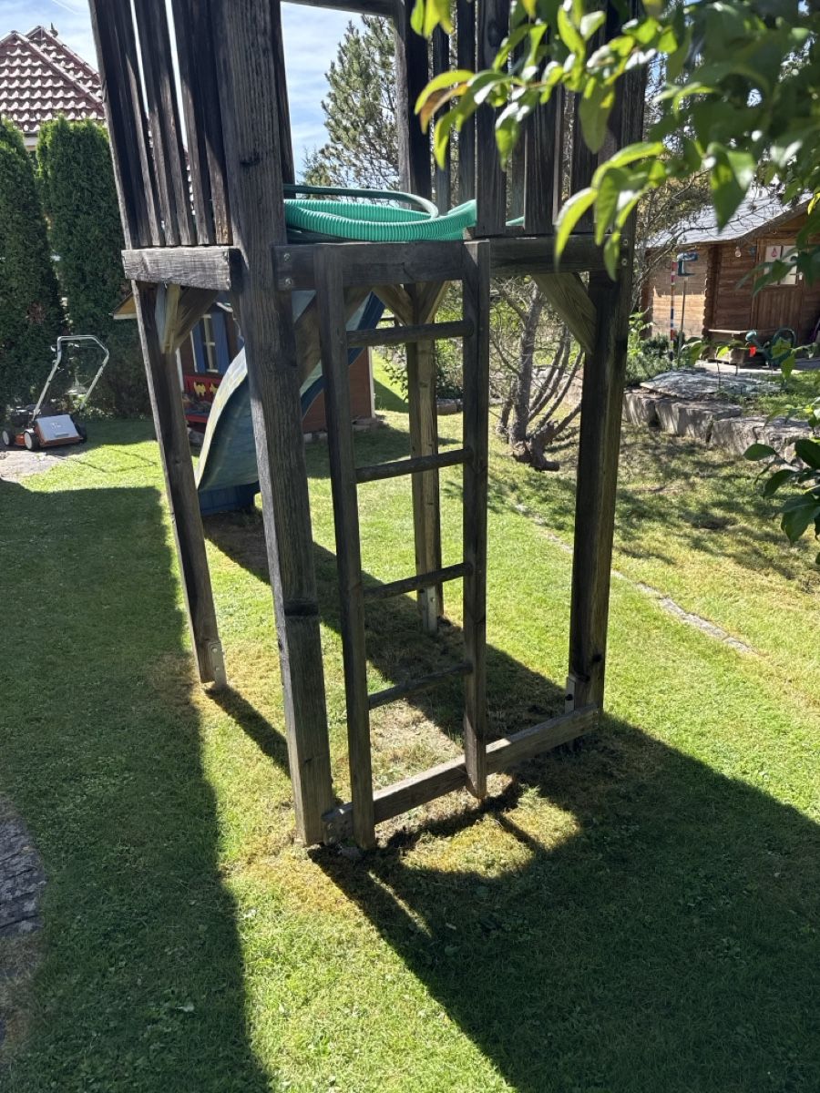 Casette per bambini: Holzspielturm mit Rutsche – Usato da Büsserach venduto da maaggi 1