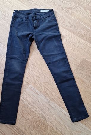 Dunkle Diesel-Jeans aus Denim, Gröse W28 L30, Slim Fit
