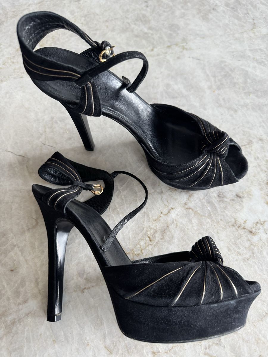 Gucci Scarpe da donna: Gucci Black Suede Peep toes – Usato da Lachen SZ venduto da ABEVA 1