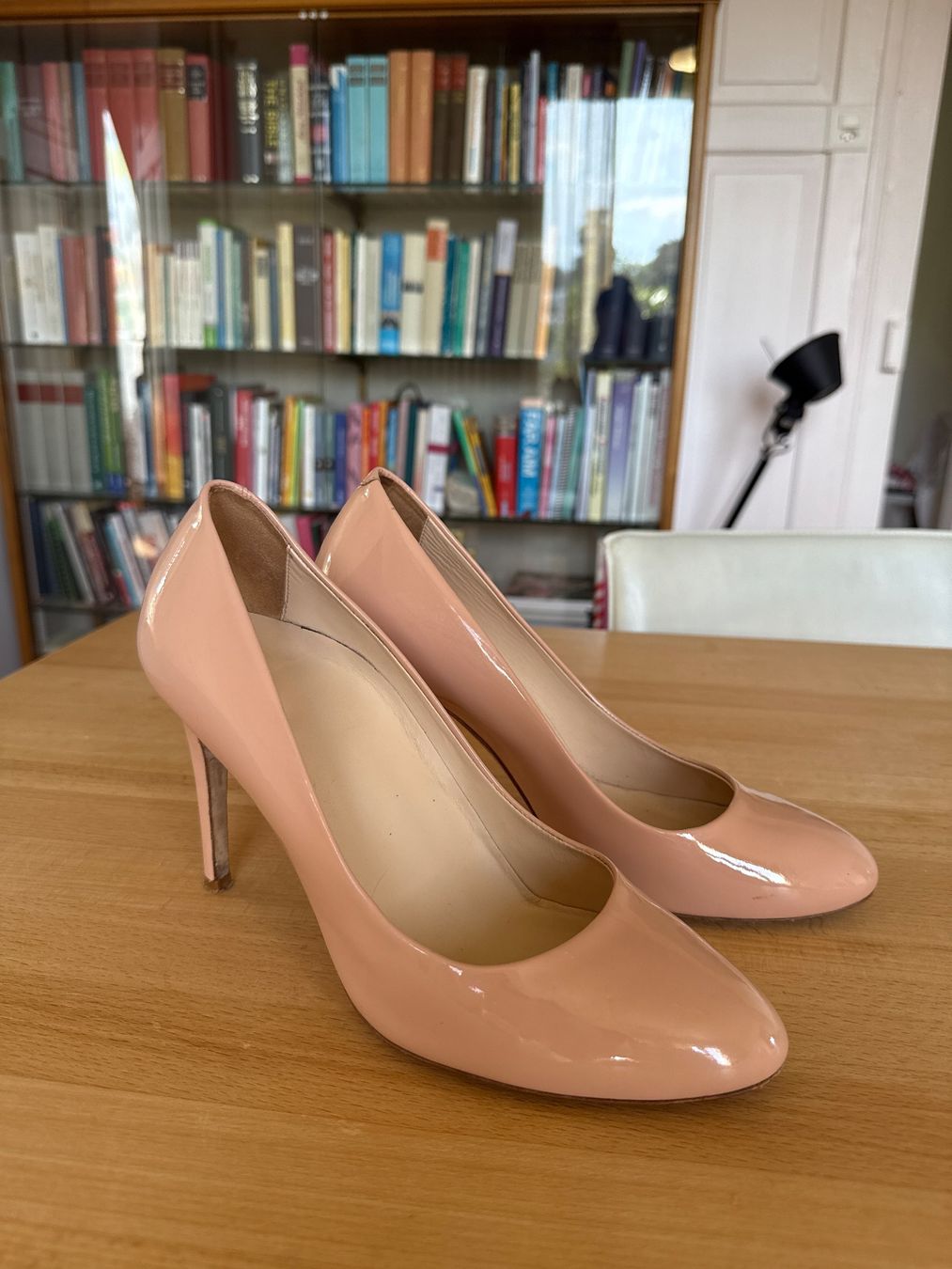 Navyboot Damenschuhe: Navyboot nude Pumps Lackleder 40 – Gebraucht aus St Gallen von mayerka