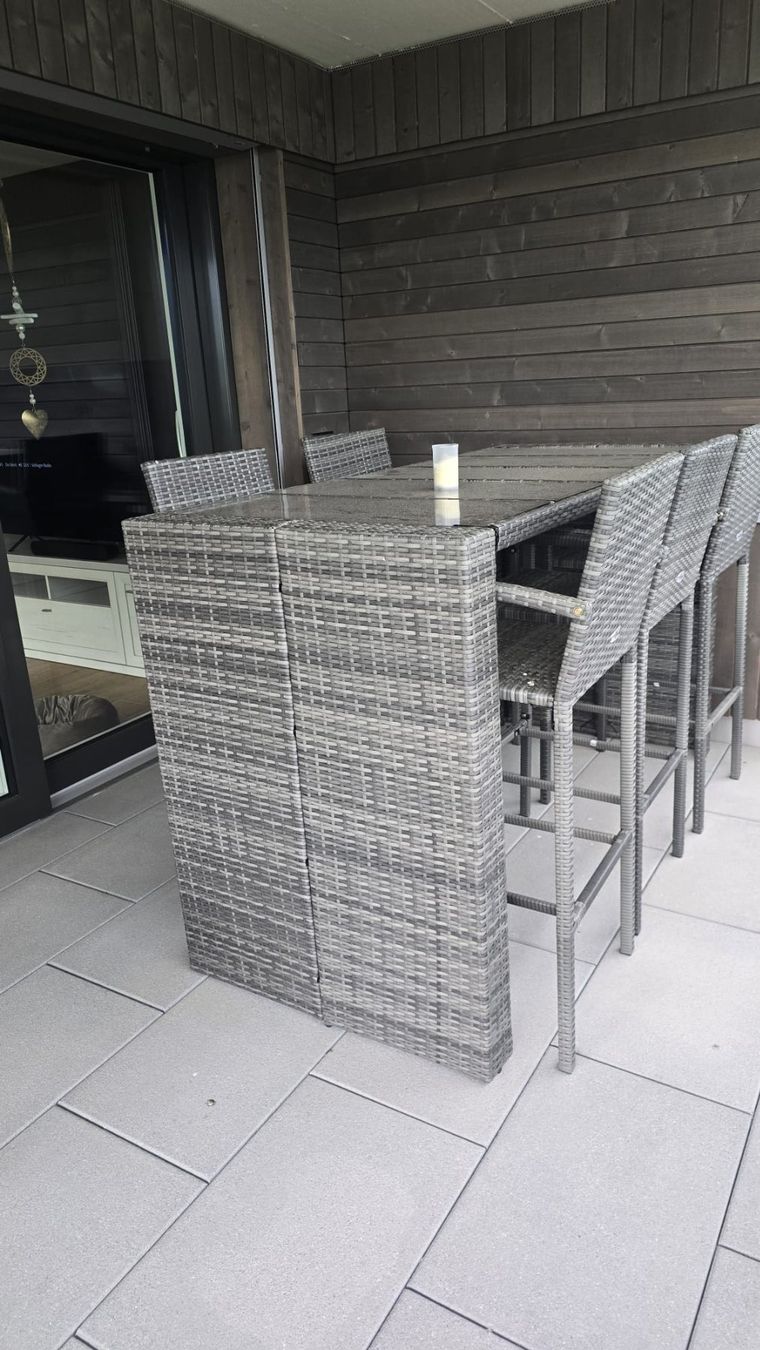Set di tavolo e panche: Rattan-Hoch-Tisch mit 6 Stühlen – Usato da Udligenswil venduto da Quarz2002 3