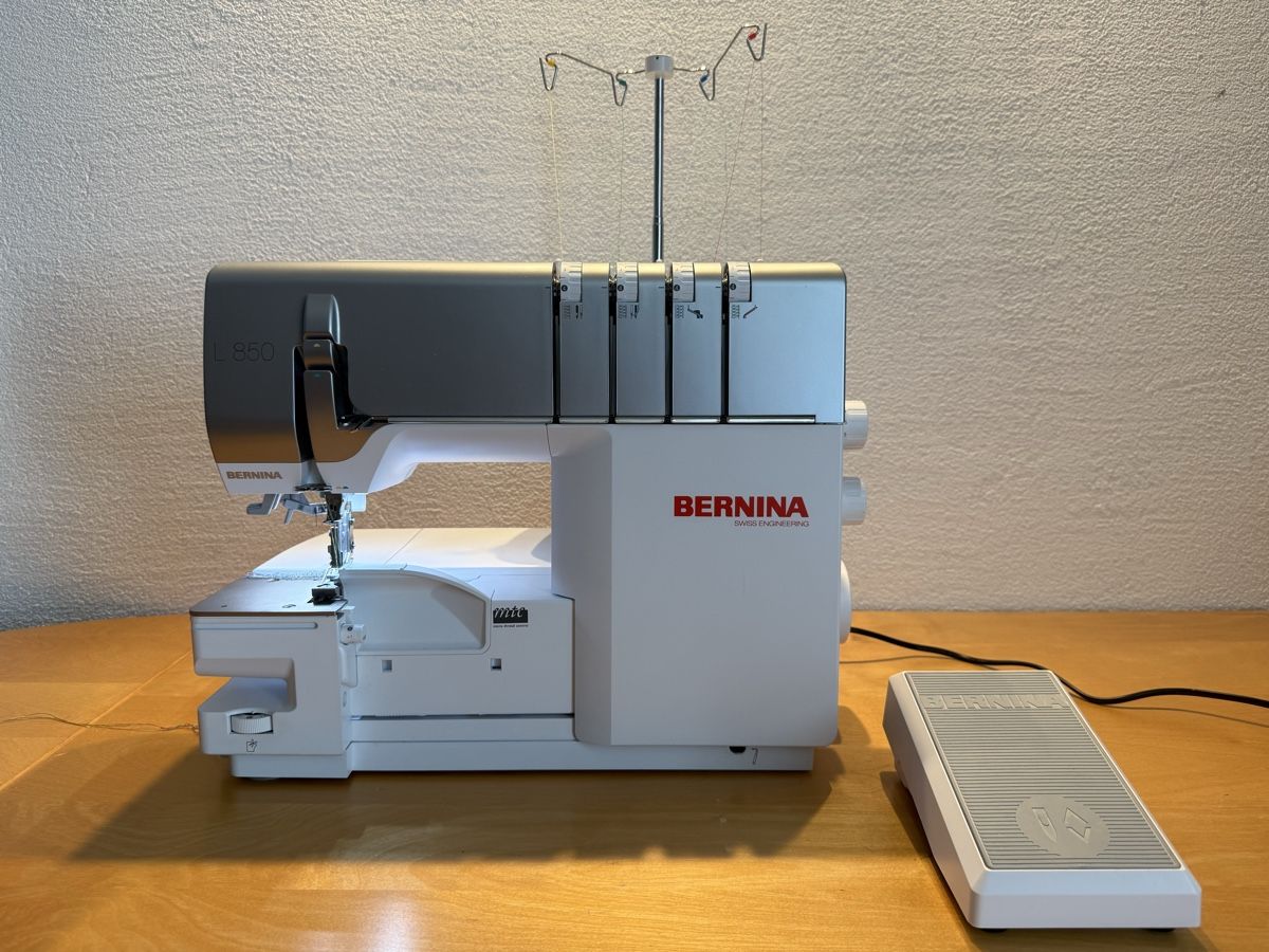 Bernina Nähmaschinen: Surjeteuse Bernina L850 – Neu (gemäss Beschreibung) aus Le Mont-Pèlerin von tho_7tjm