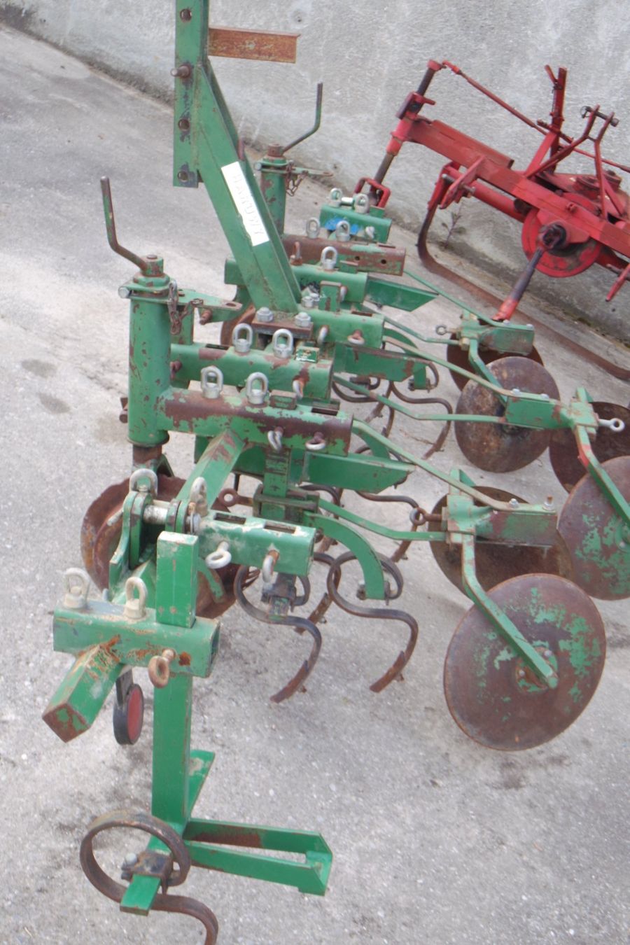 Tutte le macchine: BARRE SARCLEUSE / BUTEUSE  HARUWY 320 cm – Usato da Avenches venduto da Brocadou 2