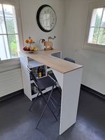 Bartisch mit Beweglichem Regal Weiss + 2 Barhocker