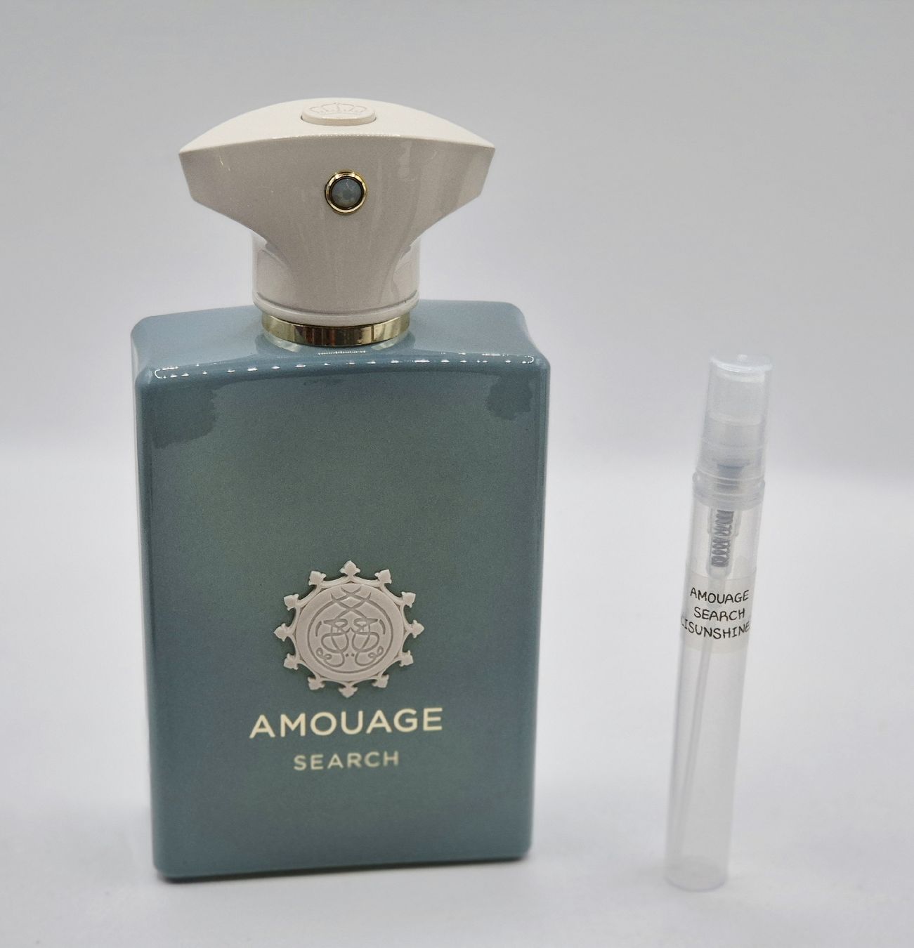 Amouage Profumi & Eau de Toilette: 5 ml AMOUAGE SEARCH ABFÜLLUNG – Nuovo (secondo la descrizione) da St. Gallen venduto da CaliSunshine
