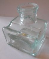 Antikes Tintenfass aus Glas mit Halterung für Schreibfeder!