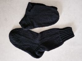 handgestrickte Socken Gr. 42, schwarz