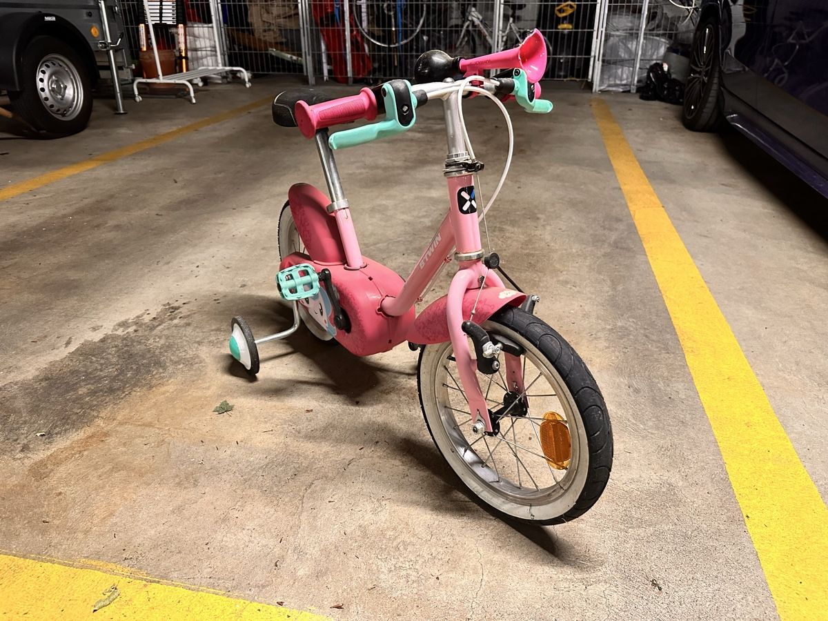 Biciclette: Pink Kinder Velo mit Stützräder – Usato da Oberwangen b. Bern venduto da bernhardluethi76 1