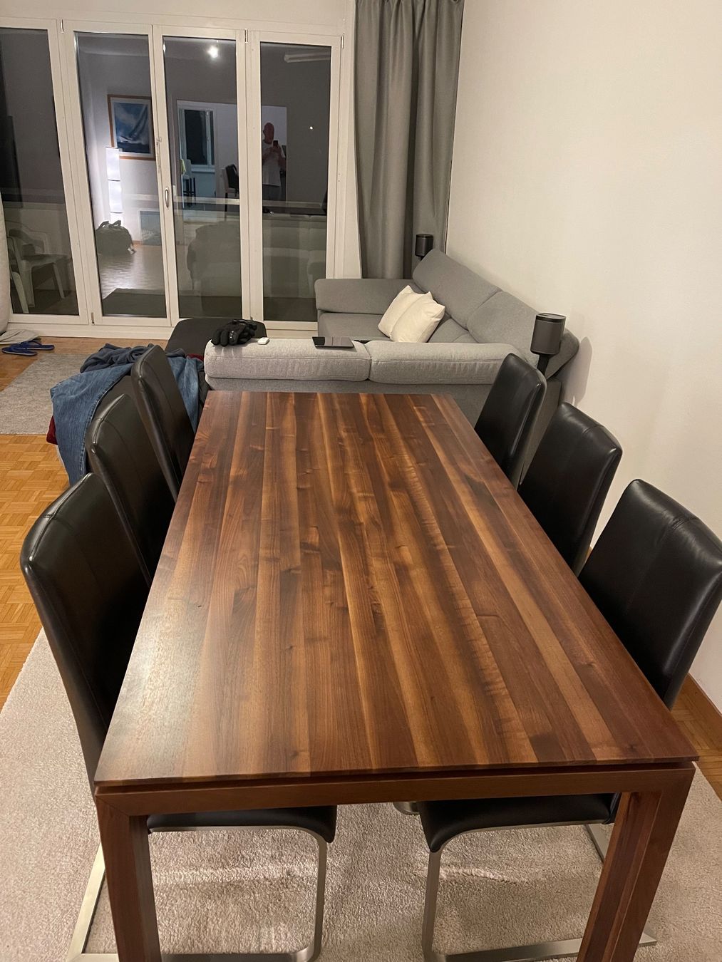Pfister Set di tavolo e panche: Table noyer massif et chaises en cuir noir – Usato da Bogis-Bossey venduto da yob_687h 2