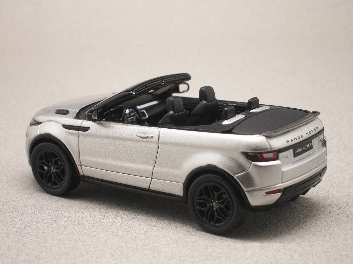 Land Rover Modellini d'auto: Range Rover Evoque I Convertible 2016-2019 silber met. / – Nuovo e nell'imballaggio originale da Gerlafingen venduto da espero88 1
