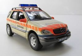 Mercedes-Benz ML 320 Zuger Polizei 2002 beige / orange/ grau