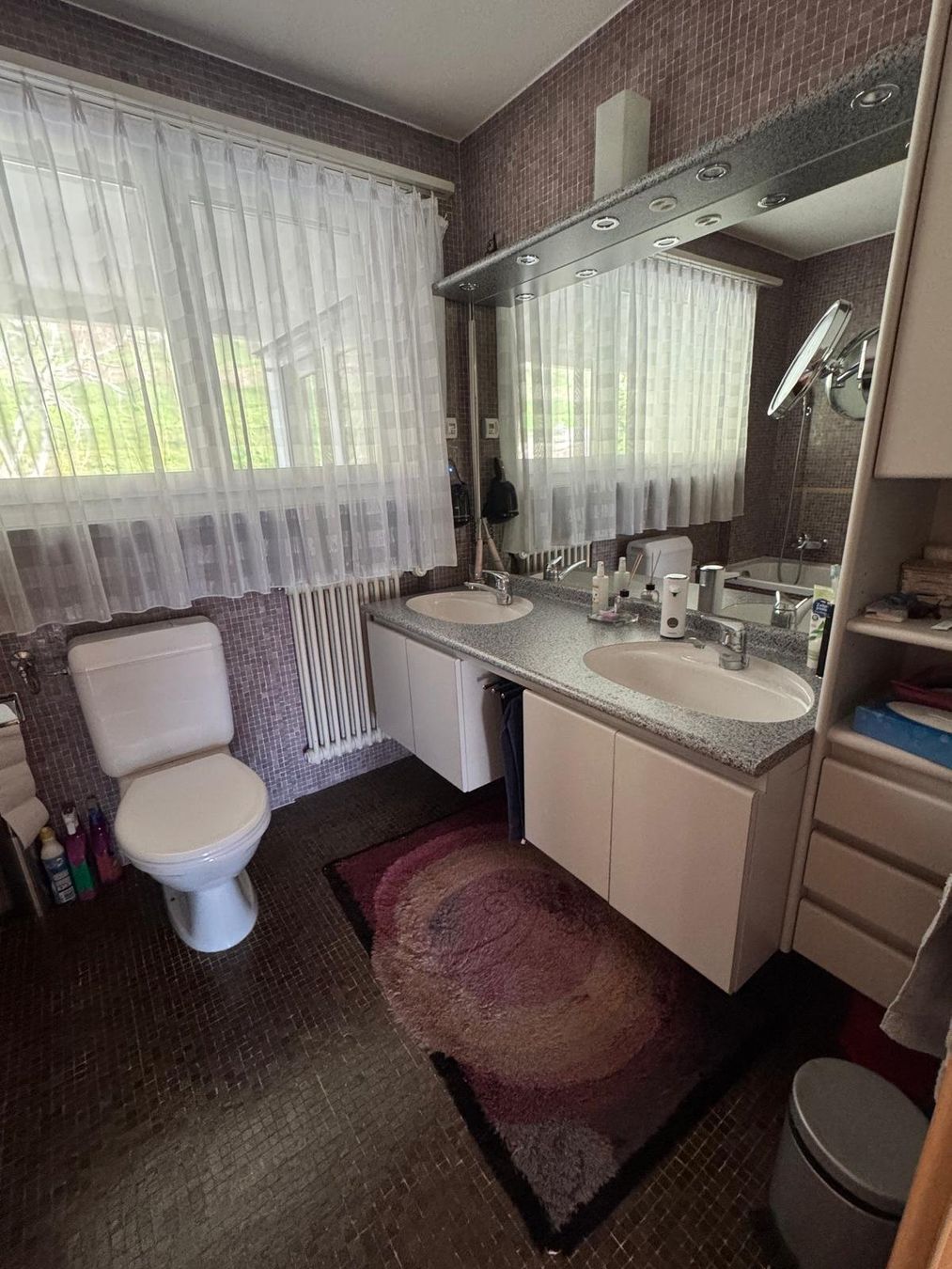 Mobili per bagno: Badezimmer-Möbel mit Doppellavabo und Spiegel . – Usato da Schinznach Dorf venduto da einSchnaeppchen 1