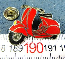MOTORROLLER SCOOTER ROT VESPA? LAMBRETTA? ODER??