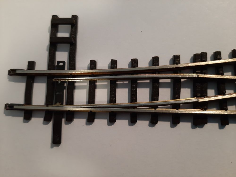 Bemo Modelleisenbahnen: Bemo H0m 4207 000 elektrische Weiche links 12° – Gebraucht aus Thun von Schwarzsee48 3
