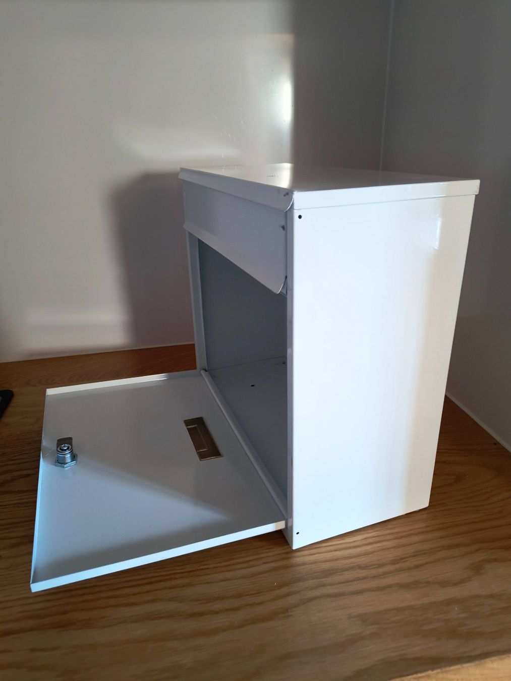 Altro per la casa: Briefkasten 31 x 36 cm weiss – Usato da Neuhausen am Rheinfall venduto da VALAMA 2