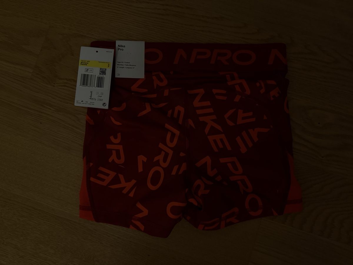 Nike Pantaloni: Nike Pro Shorts Rot mit Print Groesse S Neu – Nuovo e nell'imballaggio originale da Neuhausen venduto da ddelucia87 2