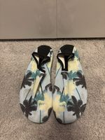 Badeschuhe mit Palmenmuster Grösse 44-45 neuwertig