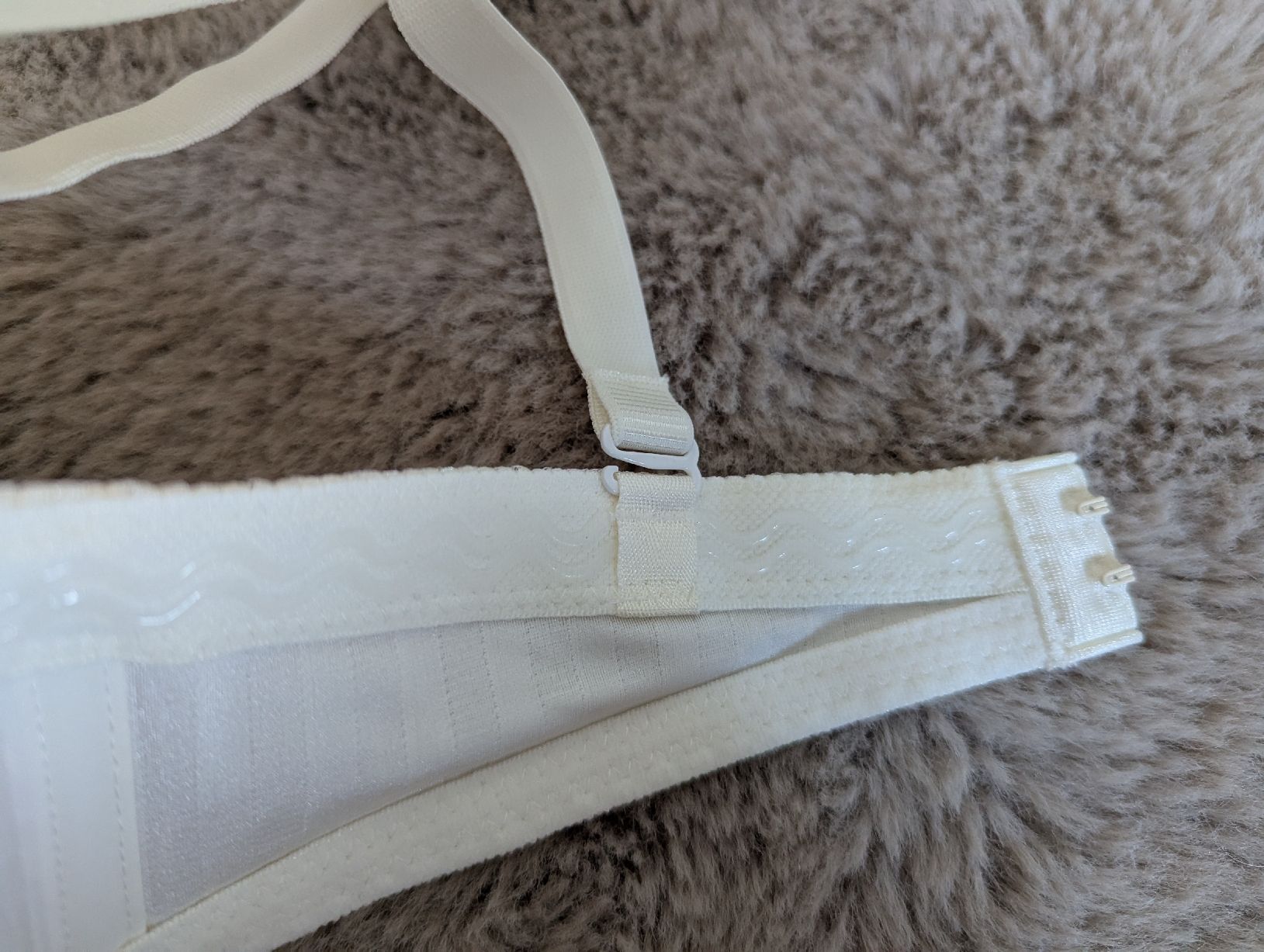 Chantelle Altra biancheria intima: soutien gorge Chantelle 75A – Nuovo (secondo la descrizione) da Montreux venduto da dem_gyt9 3