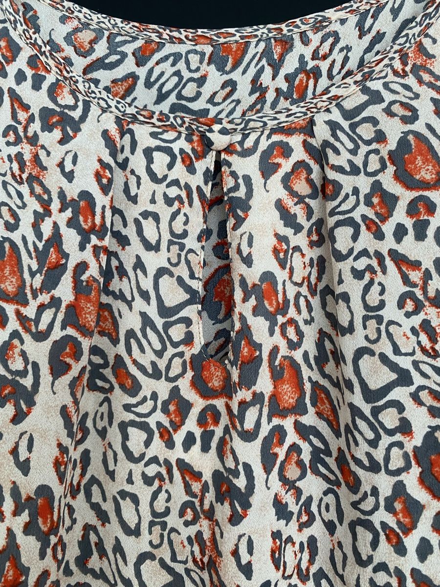 Camicette: Bluse beige-grau-rot Gr. 42 Viskose – Usato da Meggen venduto da 6003Luzern 1