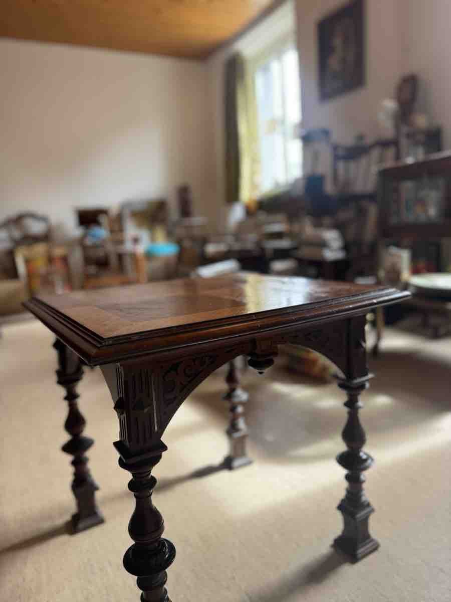 Tavoli: Antique side table dark wood square acceptable – Usato da Niedergösgen venduto da Theresria_Vintage