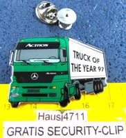 MERCEDES ACTROS TRUCK OF THE YEAR'97 AUTO LKW PIN GLASIERT