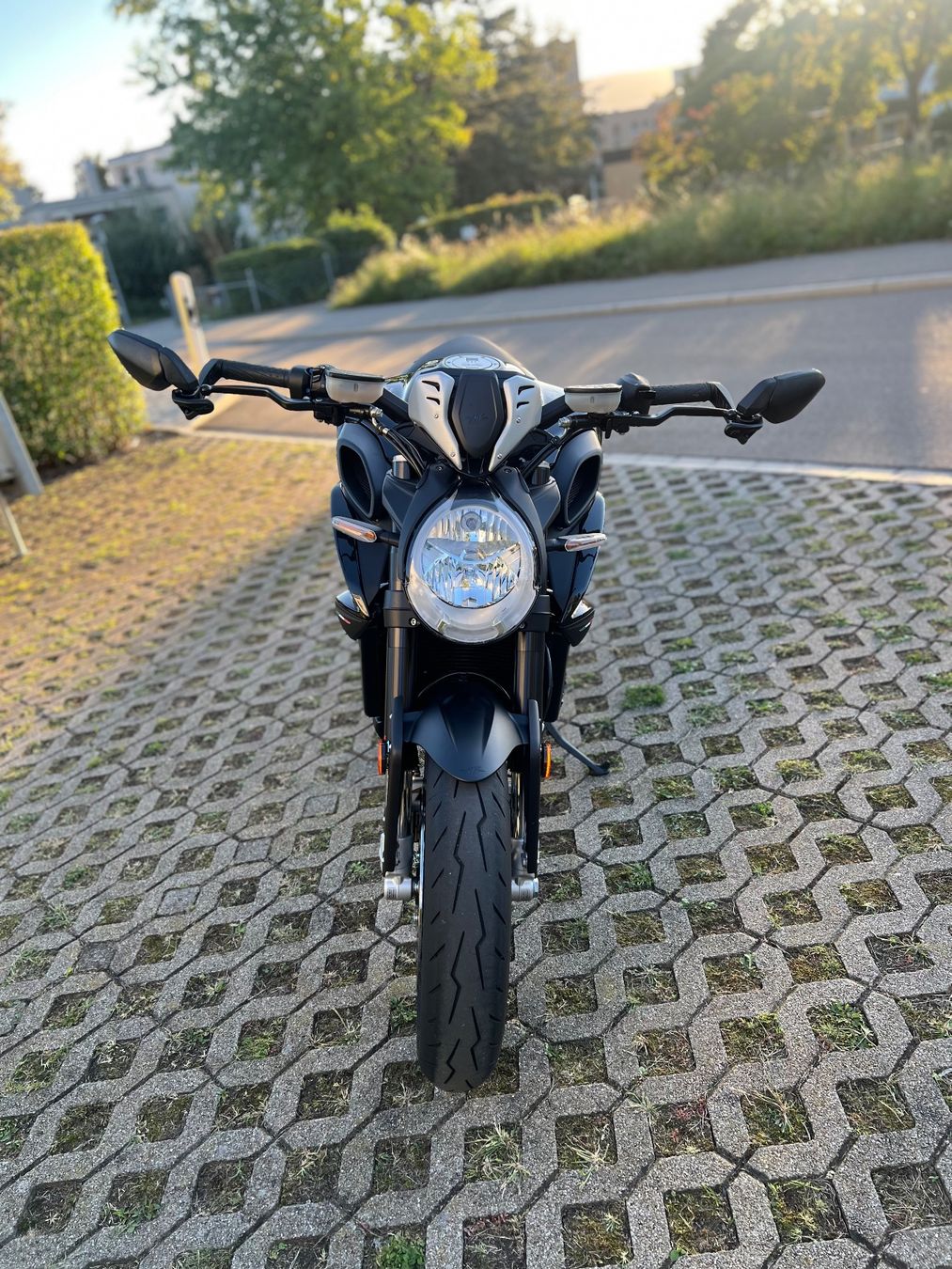 MV Agusta Strada: MV Agusta Dragster 800R – Usato da Unterengstringen venduto da tmantegazzi