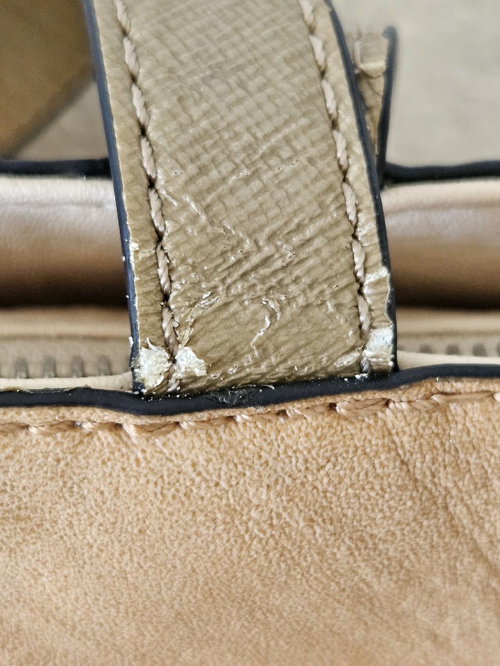 Guess Borse da donna: kleine GUESS-Tasche – Usato da Unterkulm venduto da Beljasch 5
