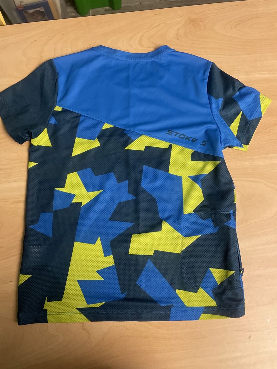 Stoke Scarpe, pantaloni & magliette da ginnastica: Stoke Velo Shirt Gr.152 – Nuovo (secondo la descrizione) da Obergerlafingen venduto da cabo4 3