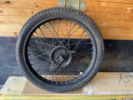 Speichenrad hinten mit Ritzel und Trommelbremse, Oldtimer 
