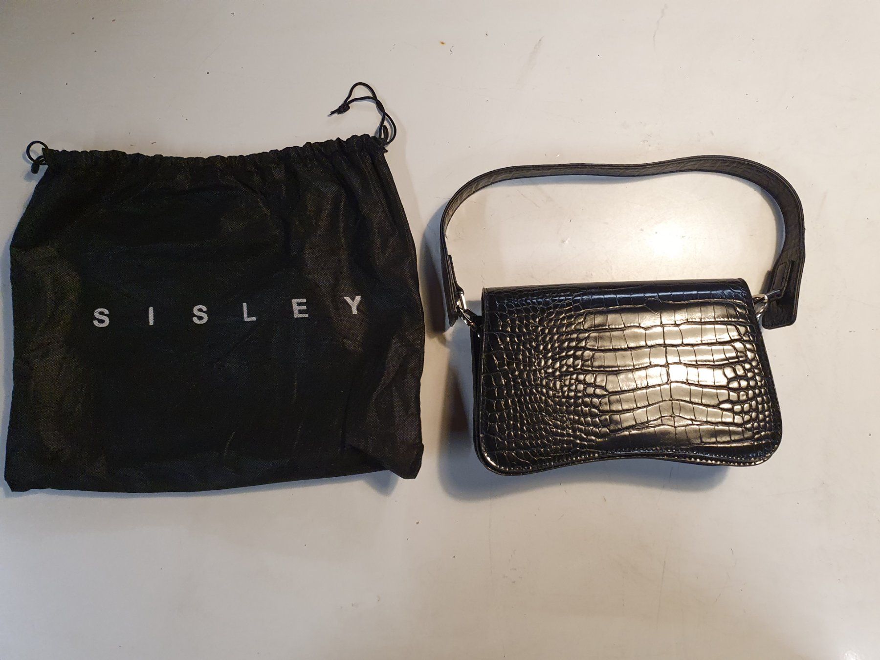 Sisley Borse da donna: Sisley Damenhandtasche schwarz – Usato da Zürich venduto da dialout