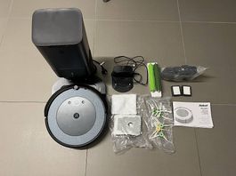 iRobot Roomba i5+ mit Absaugstation & viel Zubehör